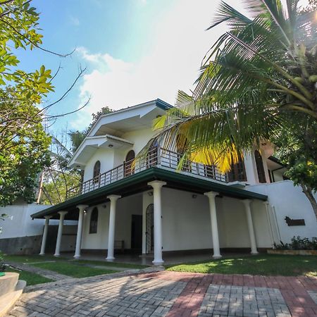 Villa Green White أونا واتونا المظهر الخارجي الصورة