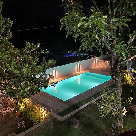 Villa Green White أونا واتونا المظهر الخارجي الصورة