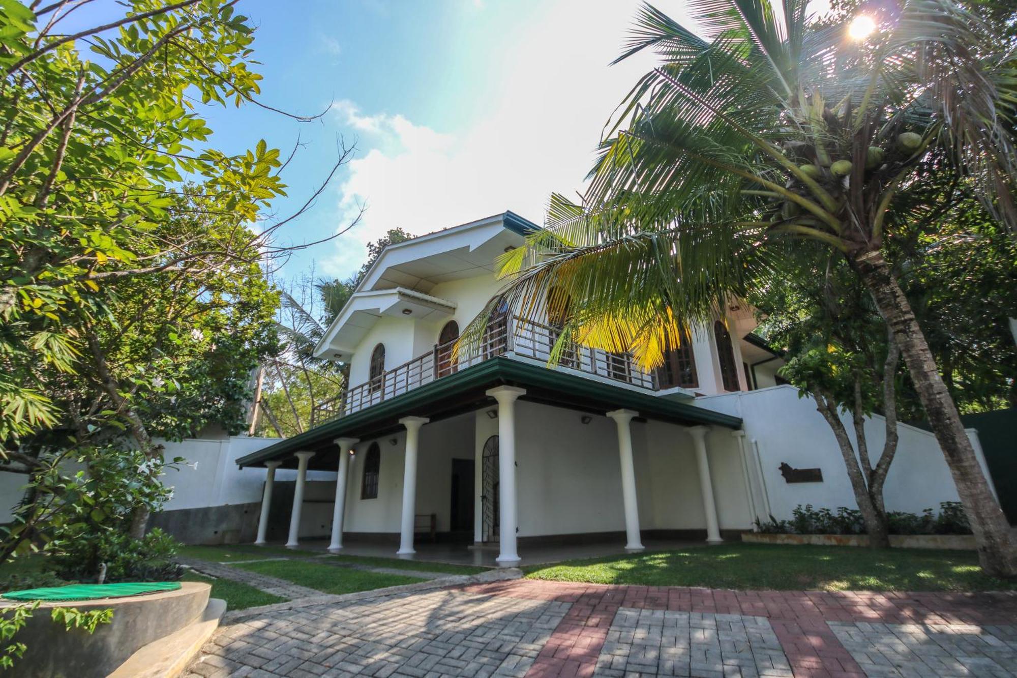 Villa Green White أونا واتونا المظهر الخارجي الصورة