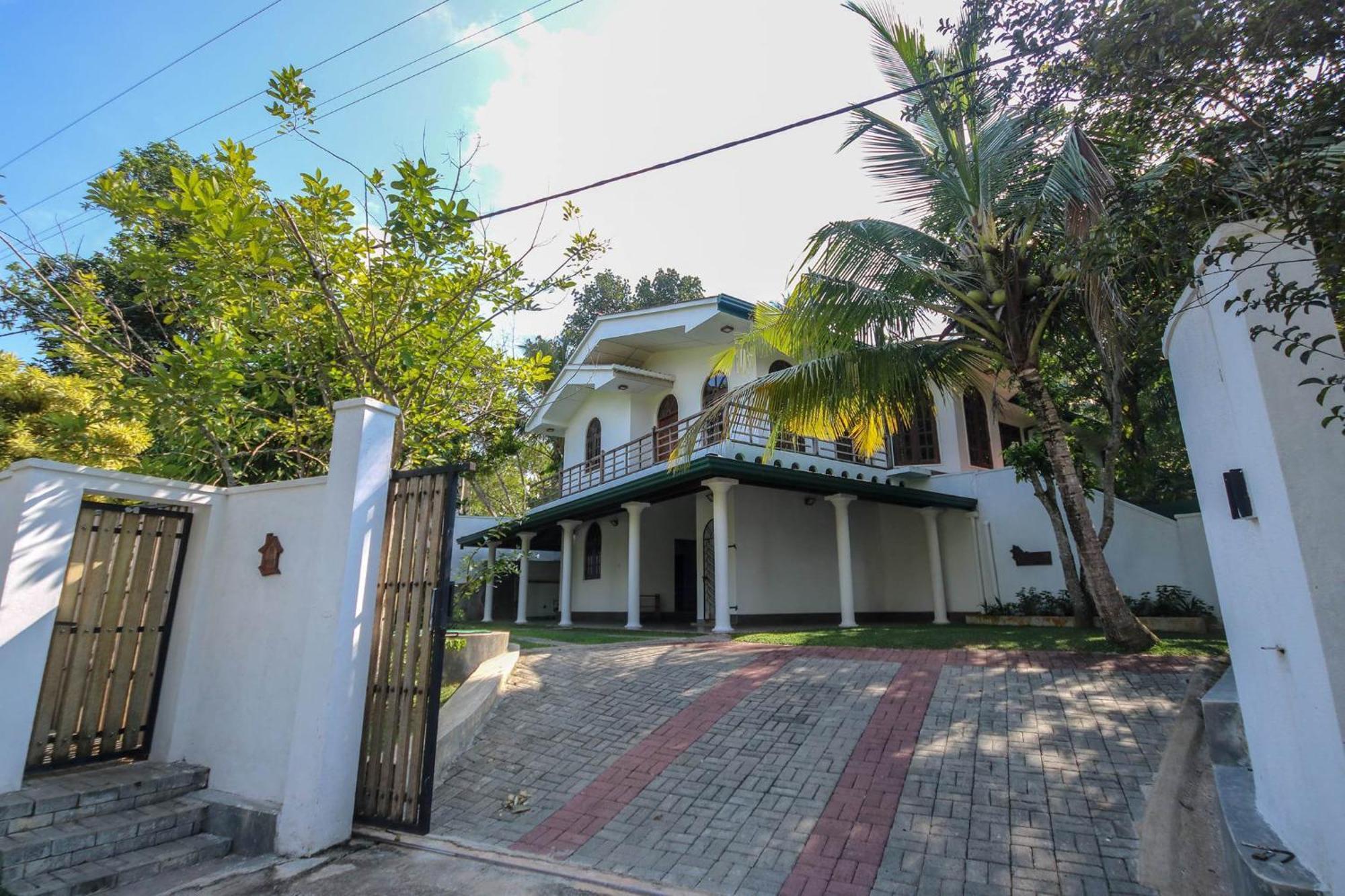 Villa Green White أونا واتونا المظهر الخارجي الصورة