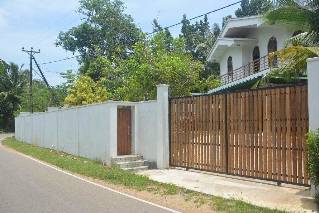 Villa Green White أونا واتونا المظهر الخارجي الصورة