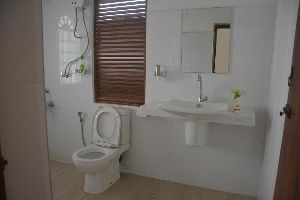 Villa Green White أونا واتونا المظهر الخارجي الصورة