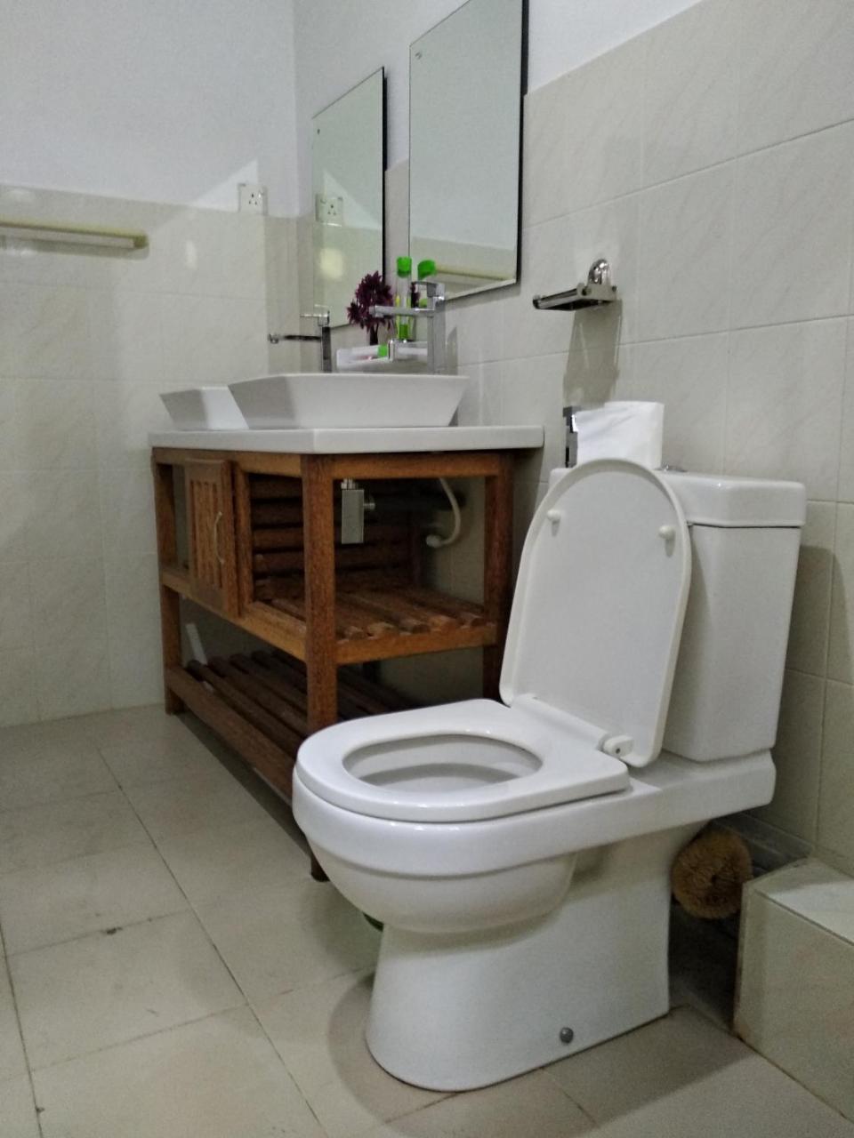 Villa Green White أونا واتونا المظهر الخارجي الصورة