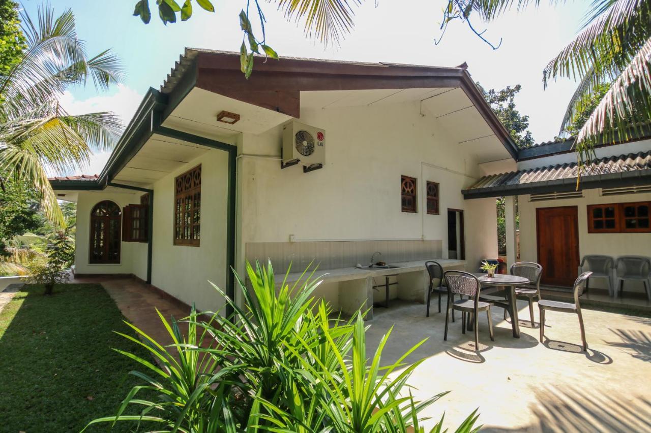 Villa Green White أونا واتونا المظهر الخارجي الصورة