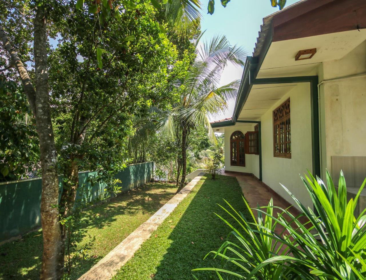 Villa Green White أونا واتونا المظهر الخارجي الصورة
