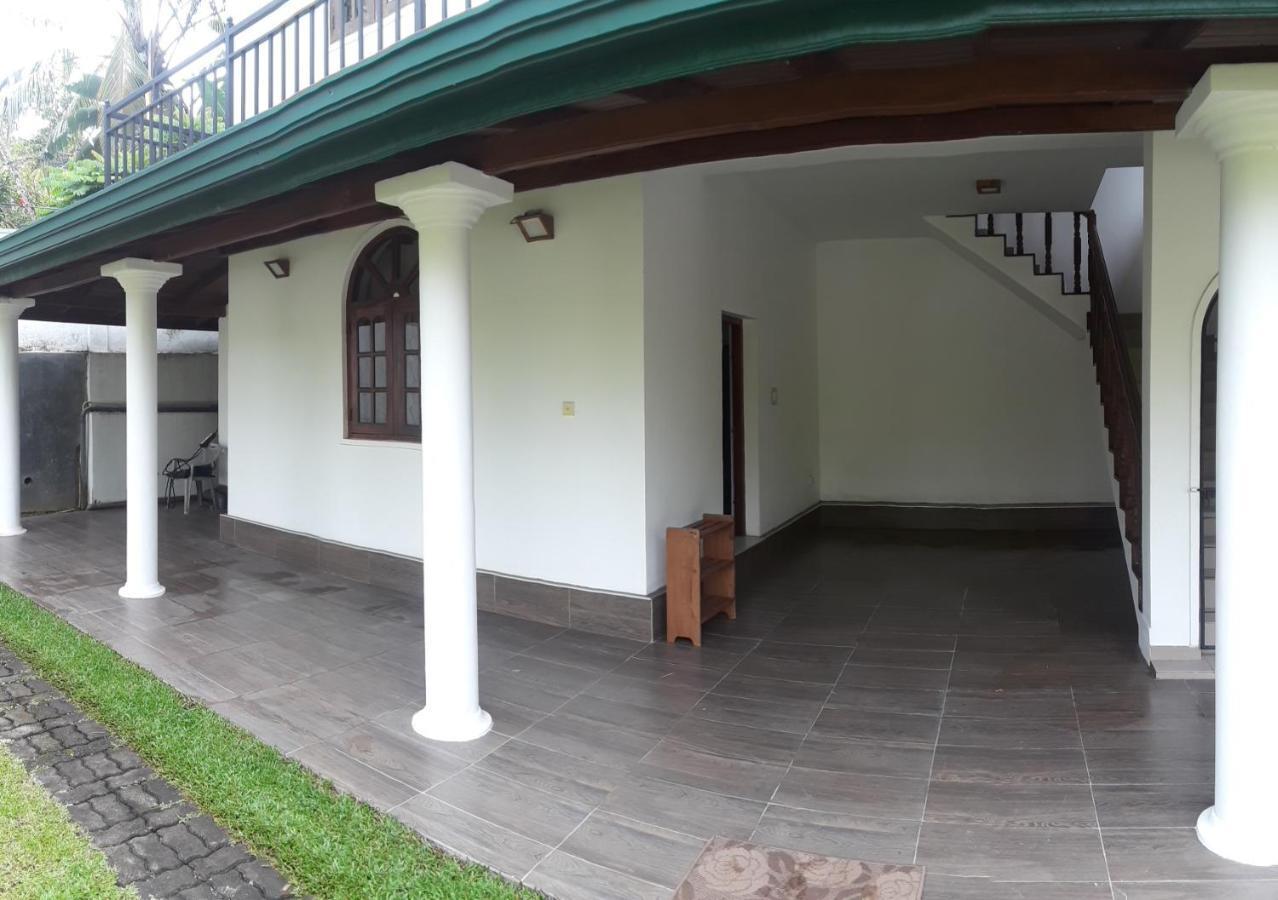 Villa Green White أونا واتونا المظهر الخارجي الصورة