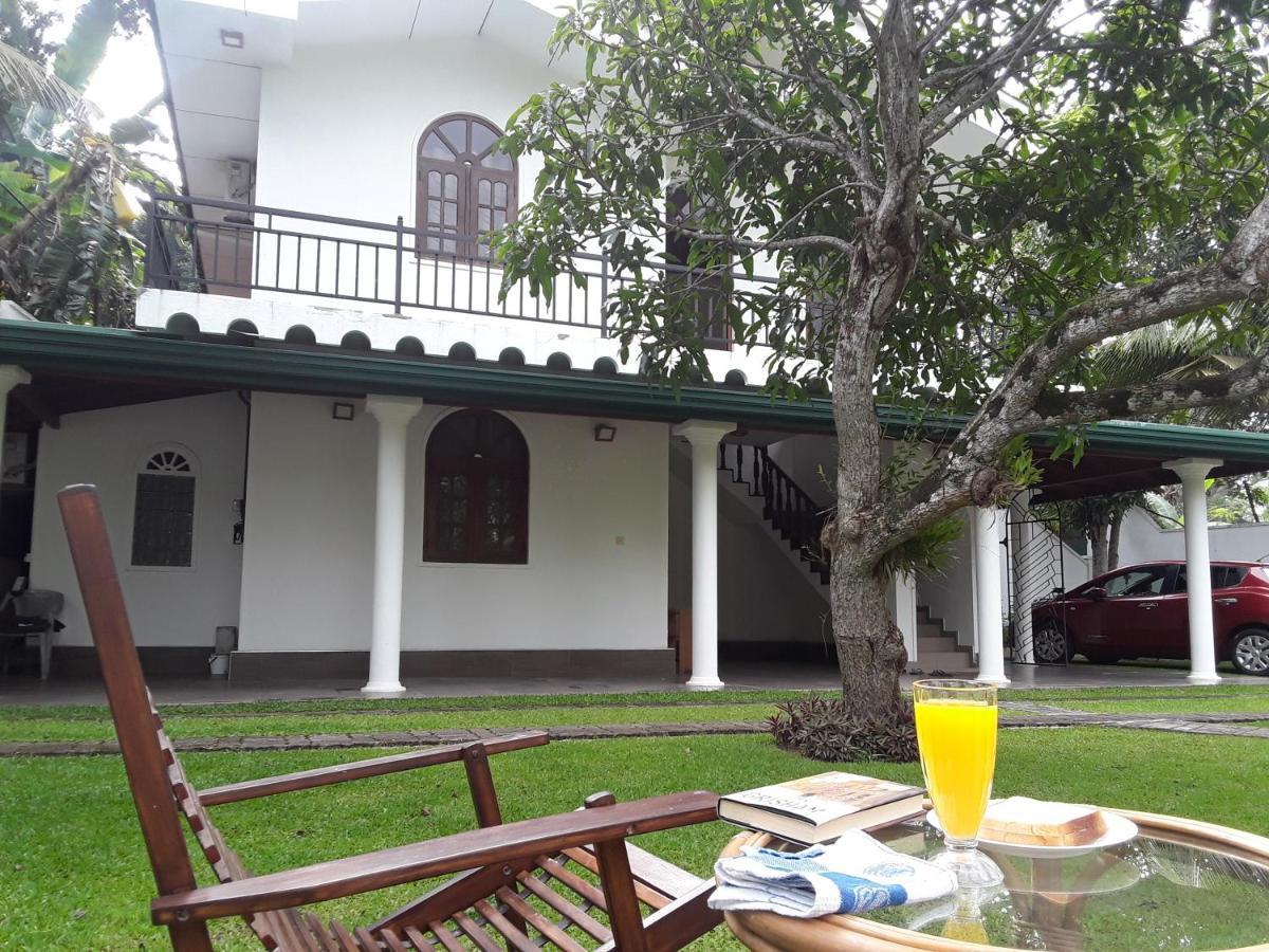 Villa Green White أونا واتونا المظهر الخارجي الصورة